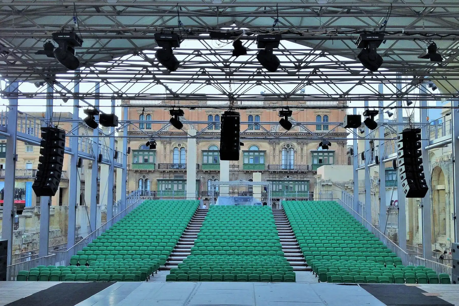 Planeie a estadia em torno dos eventos